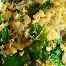 ใบเหรียงผัดไข่ ใส่วุ้นเส้น