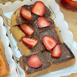 ปังปิ้งนูเทลล่าสตรอเบอรี่สด