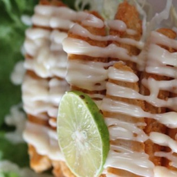 ไก่กรอบราดซอสมะนาว