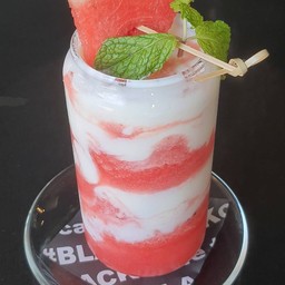 SANTA (Watermelon Yoghurt) ซานต้า(แตงโมโยเกิร์ต)