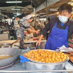 ขนมไข่เต่า ตลาดพัฒนาการ 34