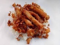 ข้าวเหนียวหมูกระเทียม