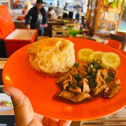 ข้าวกะเพราหมูชิ้น