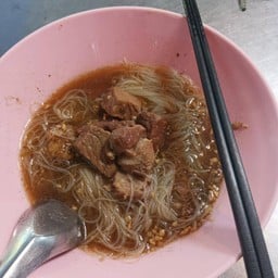 ก๋วยเตี๋ยวลูกเจ๊ติ๋ม  โลตัส โก เฟส ชุมชนสวนตะไคร้ ต.นครปฐม อ.เมือง จ.นครปฐม