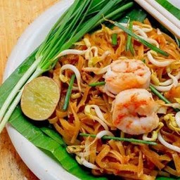 ผัดไทกุ้งสด