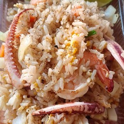 ข้าวผัดปลาหมึก