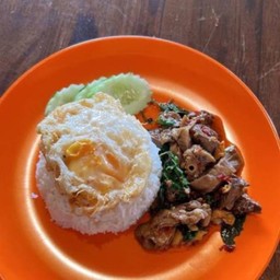 ข้าวกะเพราหมูตุ๋น