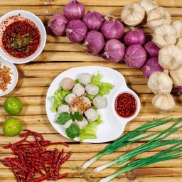 ลวกจิ้มลูกชิ้นหมู