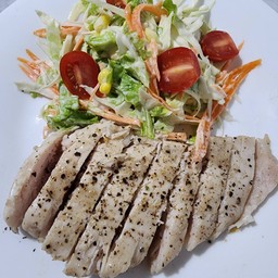 สเต็ก - สลัดอกไก่ย่างพริกไทยดำ ( เมนูพิเศษ ขายดี )