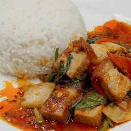 ผัดพริกเผาหมูกรอบราดข้าว