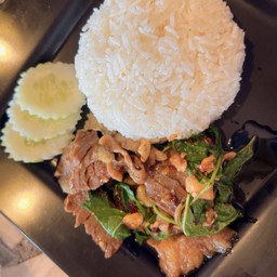 ข้าวกะเพราเนื้อตุ๋น