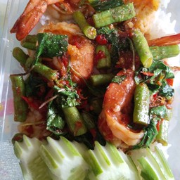 กระเพรากุ้ง ราดข้าว