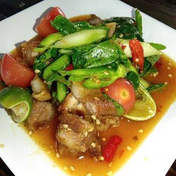 ตำคะน้าหมูกรอบ