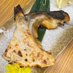 Y13 คีบปลาฮามาจิย่างเกลือ