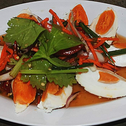 ยำไข่เค็ม