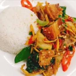 ผัดฉ่าหมูกรอบราดข้าว