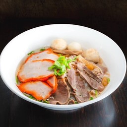 ก๋วยเตี๋ยวหมูบะช่อหมูแดงสูตรดั้งเดิม