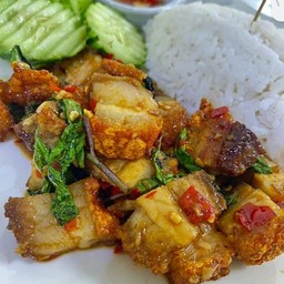 ข้าวกระเพราหมูกรอบ