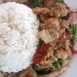 ข้าวกระเพราหมูสามชั้น