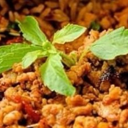 กะเพราคั่วโบราณเป็นกับข้าว