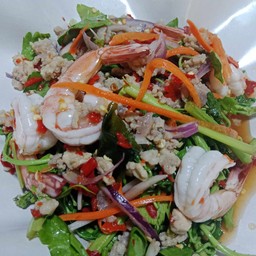 ยำผักกระเฉดหมูสับกุ้งสุก