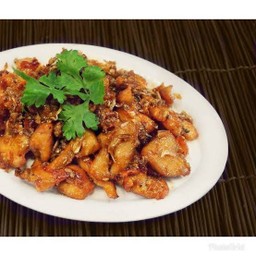 ข้าวไข่ทอดขมิ้นไก่ทอดกระเทียม