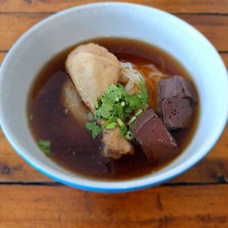 ก๋วยเตี๋ยวไก่น่อง+เลือดธรรมดา