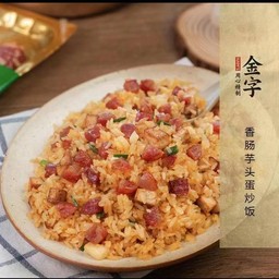 ข้าวผัดใส่ใส้หมูไข่หมู