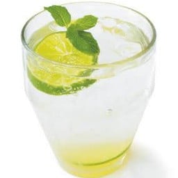 มะนาวโซดา. (ใช้มะนาวสด)