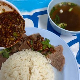 ข้าวหน้าเนื้อจิ้มแจ่ว