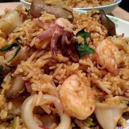 ข้าวผัดปลามึก(Rozali Restaurant seafood halal)