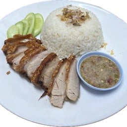 ข้าวหน้าหมูกรอบน้ำจิ้มซีฟู้ด