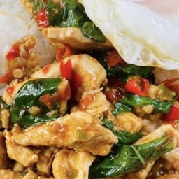 ร้านกลิ่นกะเพรา บาย ต้นกล้า กระเพราถาดยักษ์ควนม้าตั้ง