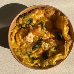ข้าว-ไข่เจียวกุ้งโหระพา