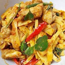 ไก่ผัดหน่อไม้ (รสจัดจ้าน)