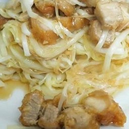 กุยช่ายขาวหมูกรอบราดข้าว