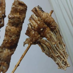 ยี่เน็ง เผ็ดโลกแตก หม่าล่า หน้าร้านแม่ศรี สาขาหน้าองค์พระปฐมเจดีย์
