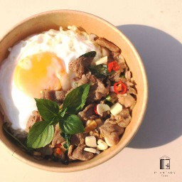 ข้าวหมูสันคอสไลซ์ขยี้พริกน้ำปลา - ฟรี! ไข่ดาว