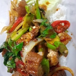 ผัดพริกเผาหมูกรอบ