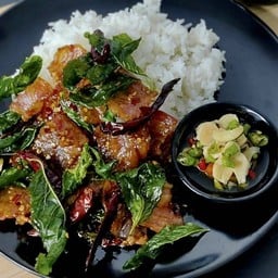 กะเพราหมูกรอบพริกแห้ง By ตั้งเตียมเจ๊ง (บางแค) บางแค