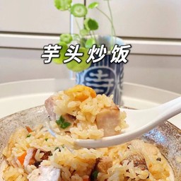 ข้าวผัดใส่ไส้หมูเผือกไข่