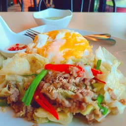 ผัดกะหล่ำหมูชิ้นราดข้าว+ไข่ดาว