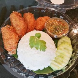 ข้าวปีกไก่ทอด น้ำจิ้มแจ่ว