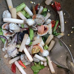 ตำไหลบัวหอยแครง