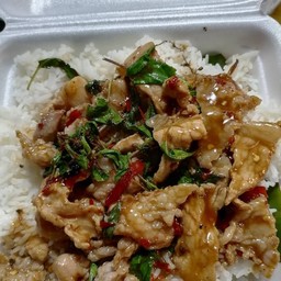 ผัดกระเพราแถมฟรีไข่ดาว