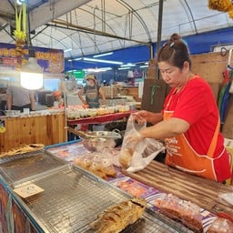 ปลานิลทอด ตลาดกระเทียม พัฒนาการ 20 กรุงเทพ