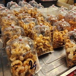 แคปหมูครัวระฆัง สูตรเชียงใหม่  ตลาดกระเทียม พัฒนาการ 20 กรุงเทพ