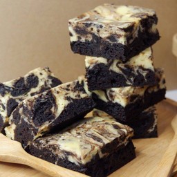 บราวนี่ชีสเค้ก 4 ชิ้น  Brownie cheesecake 4pcs.