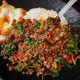 ข้าวผัดกระเพรา+เนื้อ(Rozali Restaurant seafood halal)