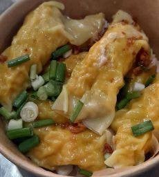 เกี๊ยวหมูต้มคำโตน้ำจิ้มรสเด็ด